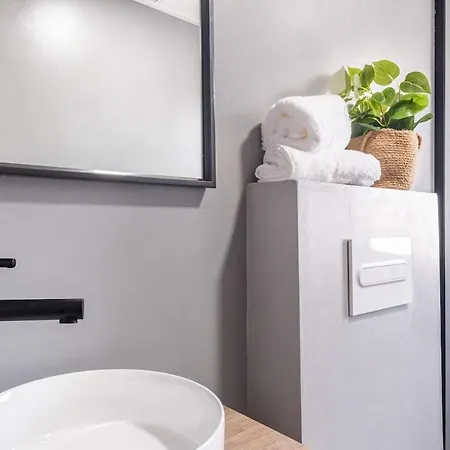 Jade Oceanfront & Terrace