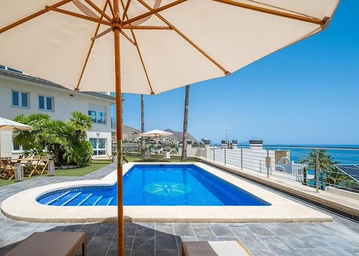 Jade Oceanfront & Terrace אל קאמפיו